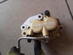 Klikněte pro detailní foto č. 1 - Pravý přední brzdič Gilera GP 800