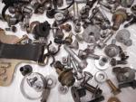 Klikněte pro detailní foto č. 7 - Spojovací materiál, šrouby, držák, kolečko, guma - různé