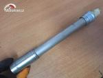 Klikněte pro detailní foto č. 3 - Osa předního kola Suzuki GSR 600