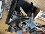 Klikněte pro detailní foto č. 10 - KTM 890 nádrž, tlumič, tlumiče, pružiny, oska,