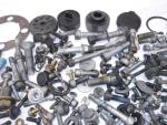 Klikněte pro detailní foto č. 6 - Spojovací materiál, šrouby, držák, guma, logo - pro 3 ks moto