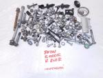 Klikněte pro detailní foto č. 8 - Spojovací materiál, šrouby, držák, guma, logo - pro 3 ks moto