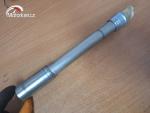 Klikněte pro detailní foto č. 2 - Osa předního kola Suzuki GSR 600